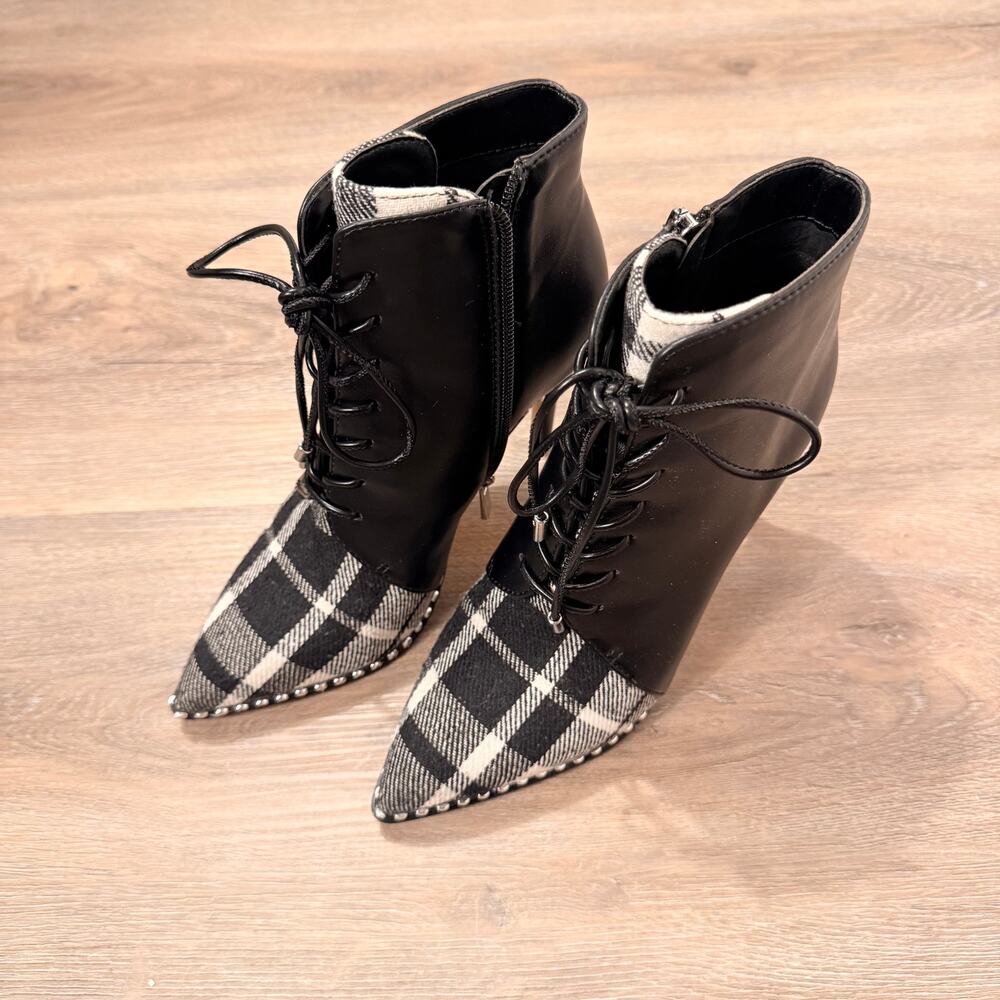 BCBGeneration Haxah Black Plaid Lace-Up Stiletto Ankle Boots Size 5.5